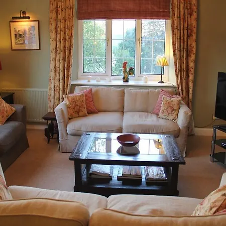 Hollens Farmhouse *